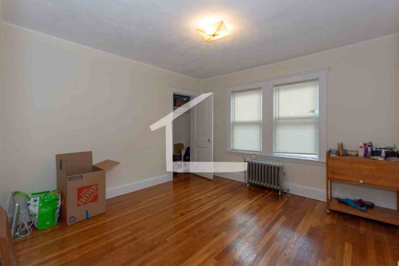 64 Greycliff Rd - Photo 5 of 10