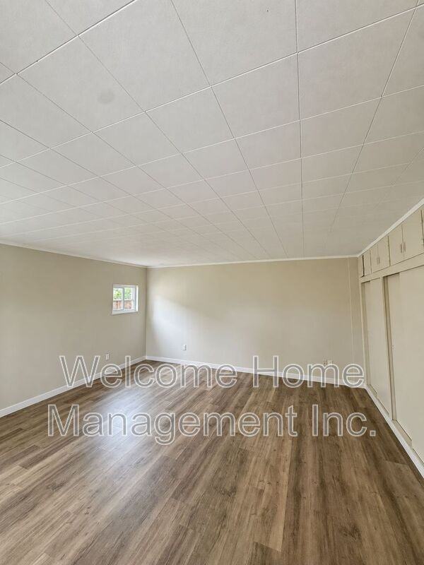 477 Grove Way - Photo 3 of 13