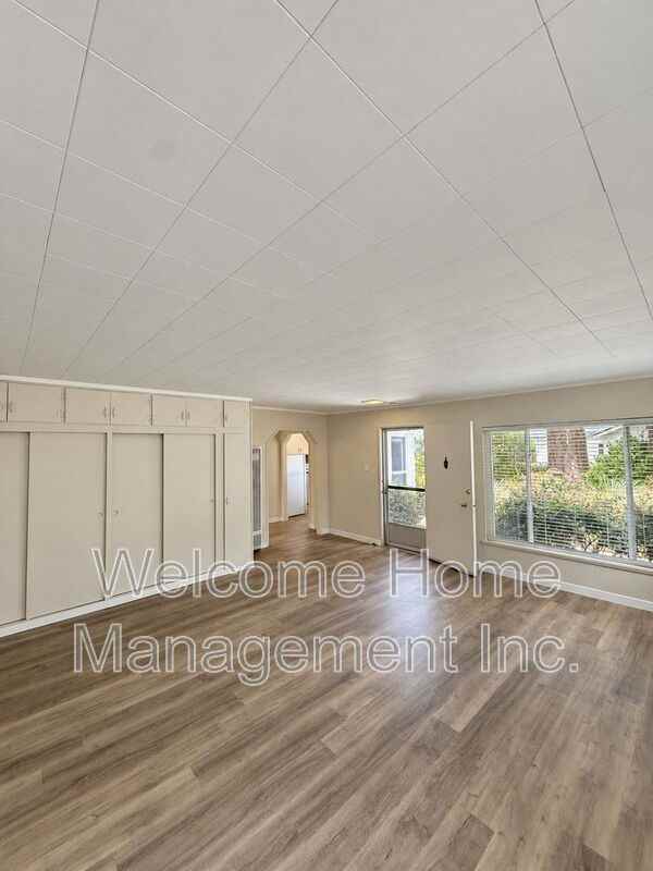 477 Grove Way - Photo 4 of 13