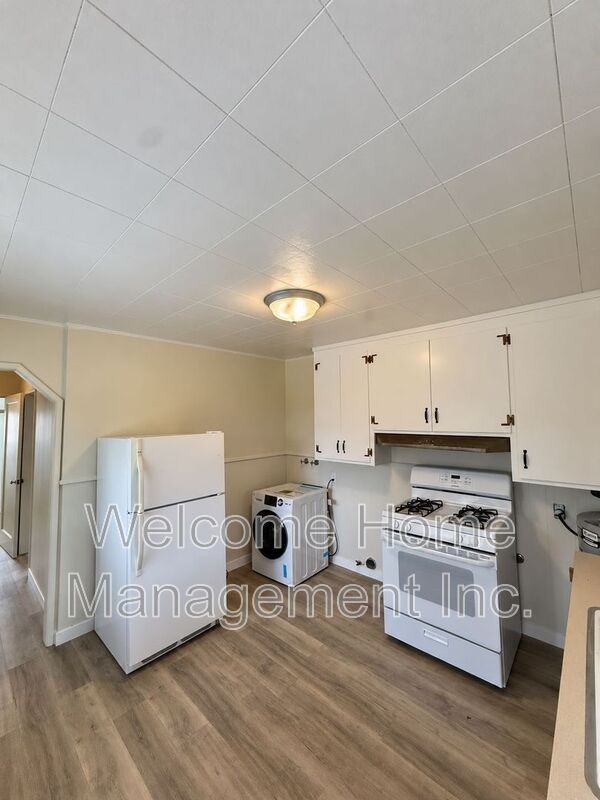 477 Grove Way - Photo 6 of 13