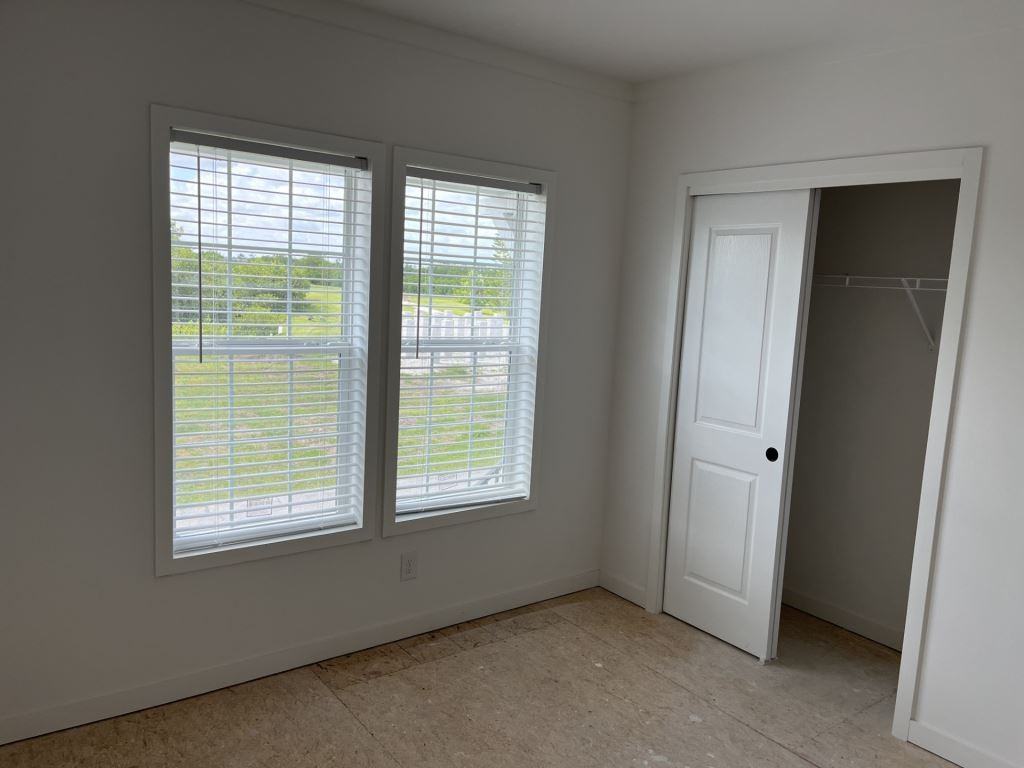 227 Endhoven St - Photo 5 of 36