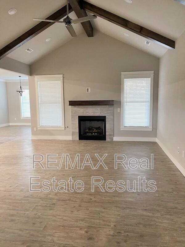 1713 Tracey Rd - Photo 2 of 16