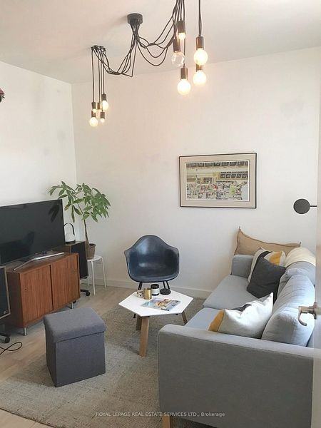 840 Ossington Avenue #Main - Photo 4 of 16