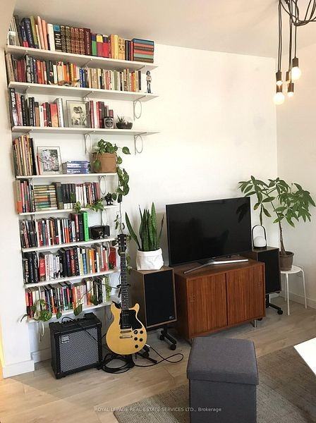 840 Ossington Avenue #Main - Photo 2 of 16