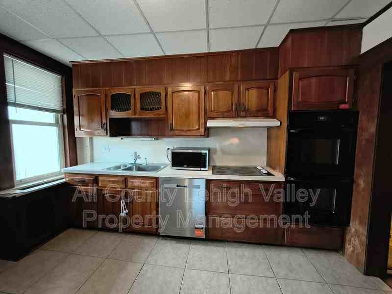 634 Seitz St - Photo 3 of 16