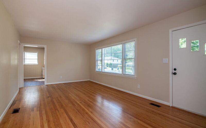 325 Joan Ave - Photo 2 of 26