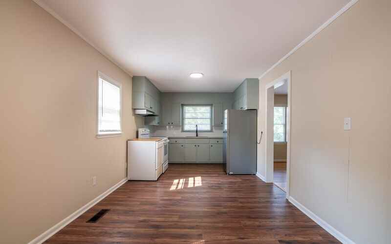 325 Joan Ave - Photo 6 of 26