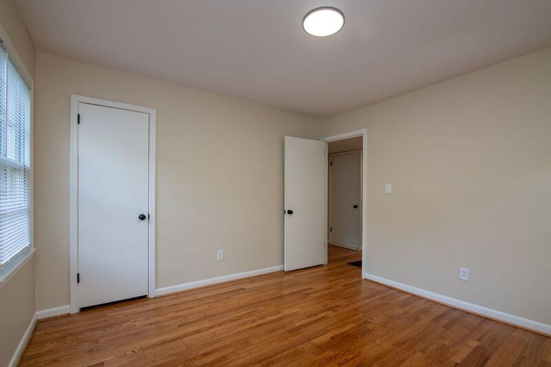 325 Joan Ave - Photo 7 of 26