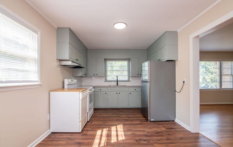 325 Joan Ave - Photo 3 of 26
