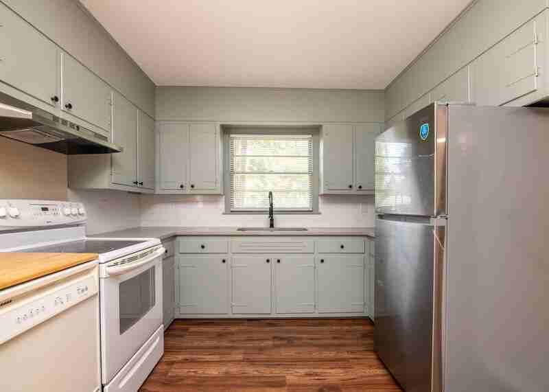 325 Joan Ave - Photo 4 of 26