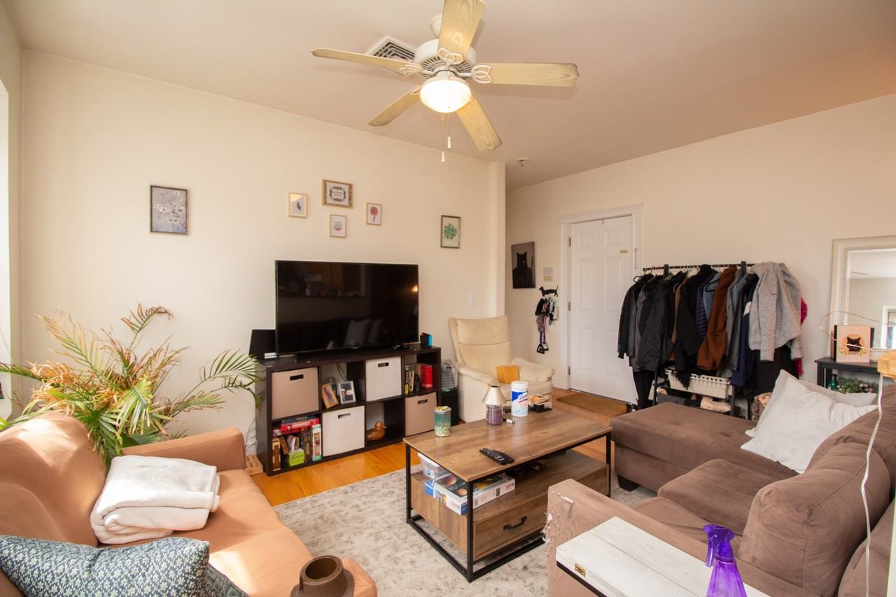 246 Market St #1 - Photo 3 of 11