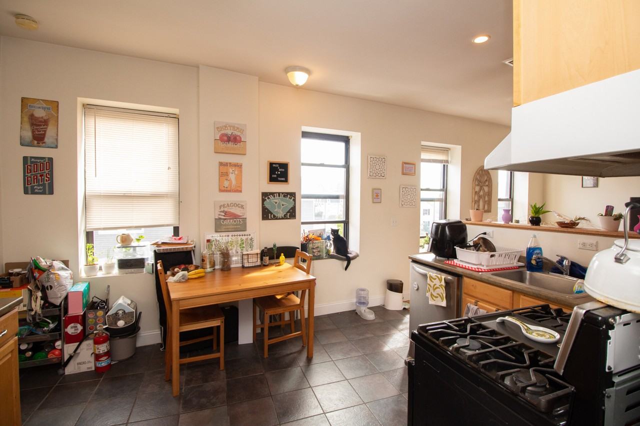 246 Market St #1 - Photo 4 of 11