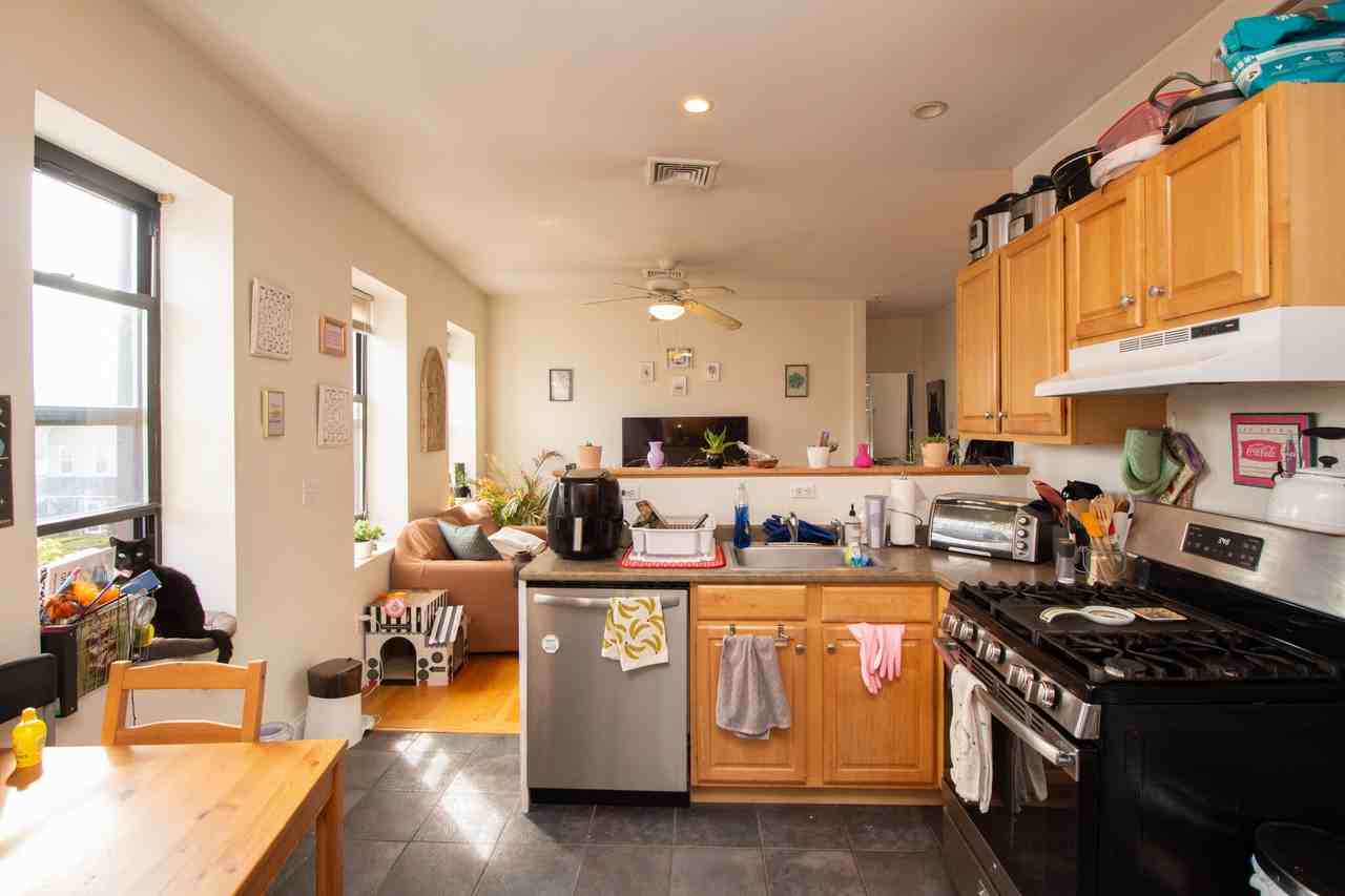 246 Market St #1 - Photo 6 of 11