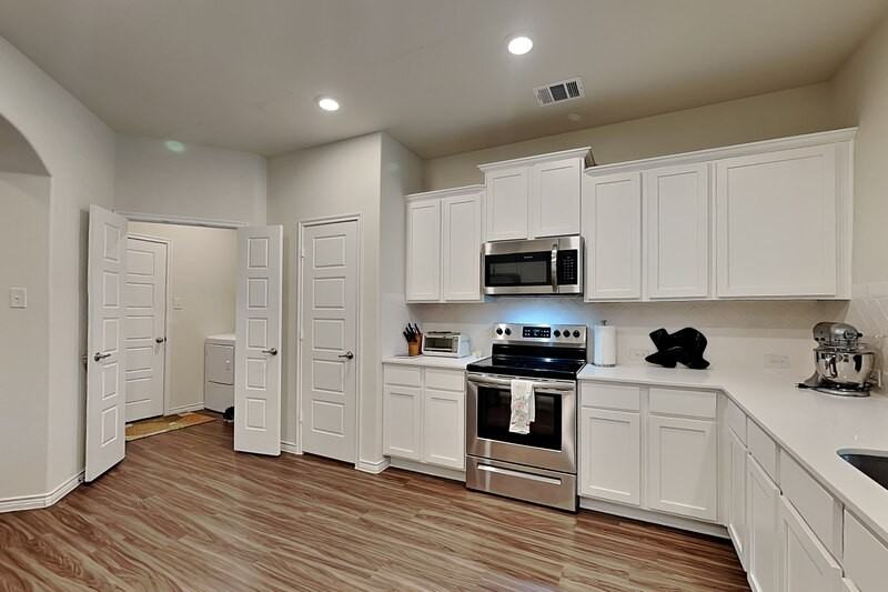 3201 Overlook Dr - Photo 3 of 20