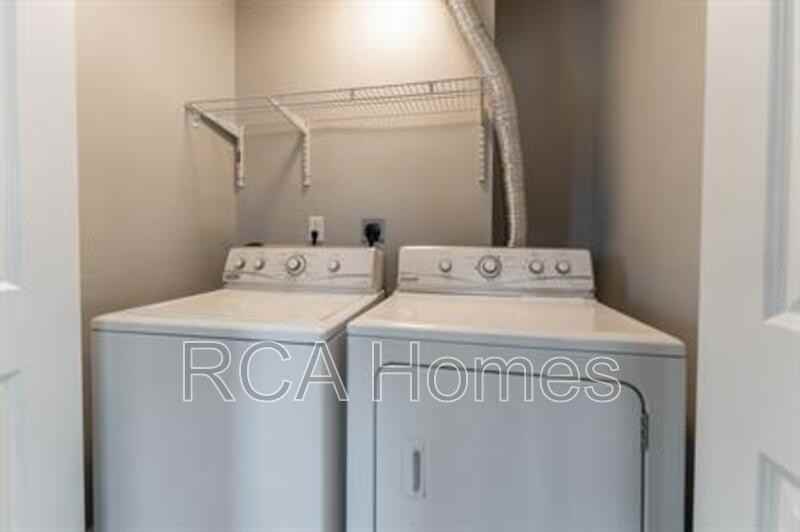 648 W 30th St - Photo 4 of 16