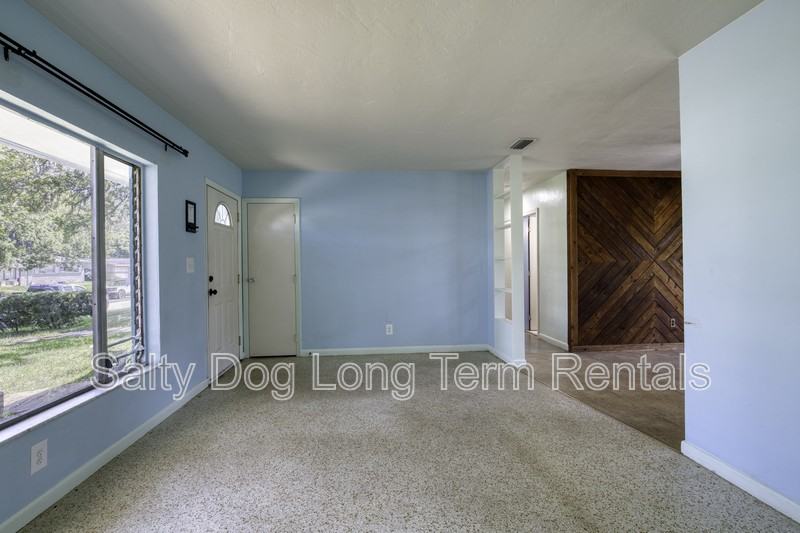 1133 Bradenton Rd - Photo 6 of 32