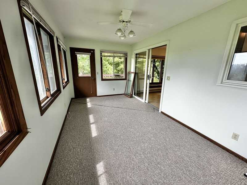 9519 Mullen Ln - Photo 4 of 33