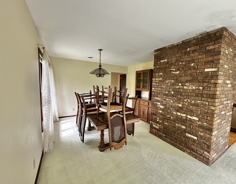 9519 Mullen Ln - Photo 7 of 33
