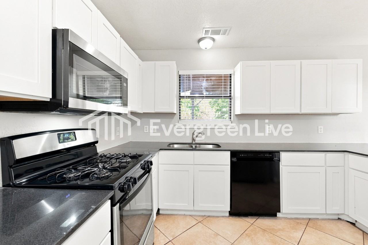 4004 Night Hawk Dr - Photo 4 of 17