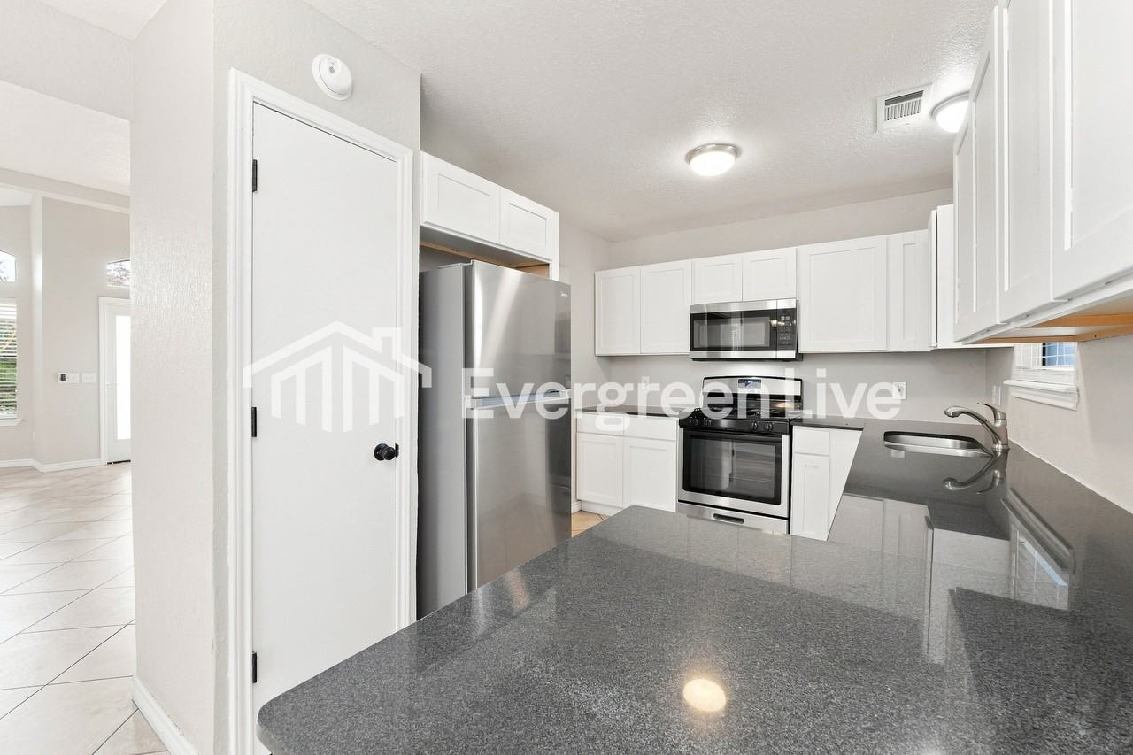 4004 Night Hawk Dr - Photo 5 of 17
