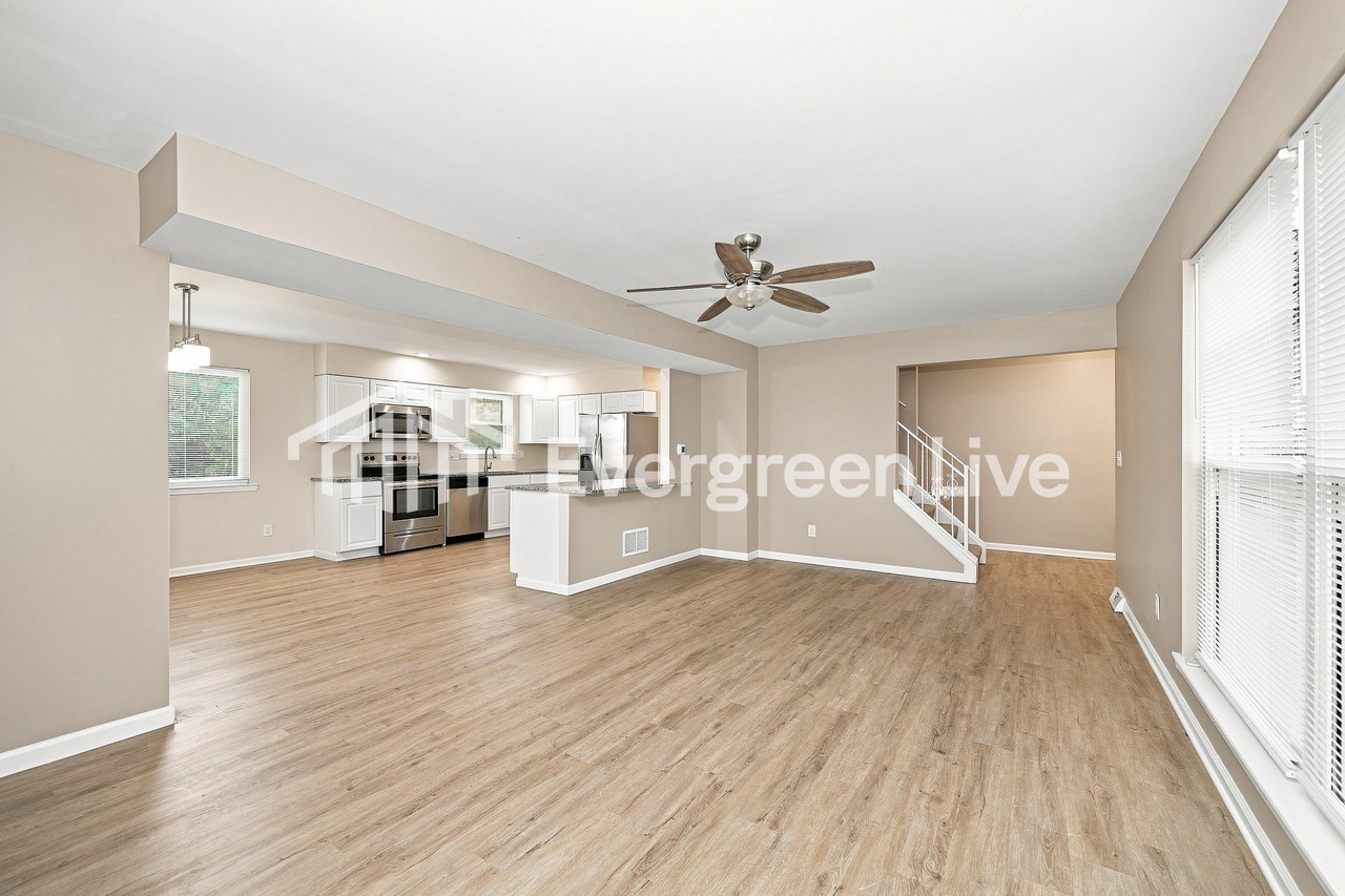 599 Beaufort Ct - Photo 2 of 15