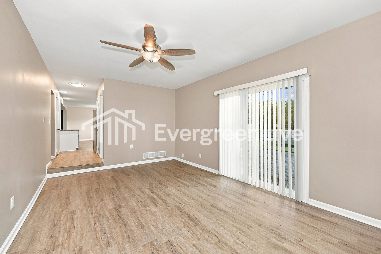 599 Beaufort Ct - Photo 3 of 15