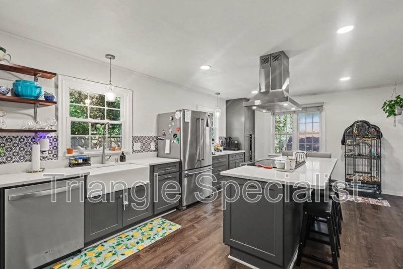 4101 Pickwick Dr - Photo 5 of 18