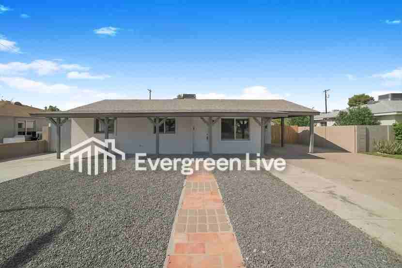 2938 W San Juan Ave