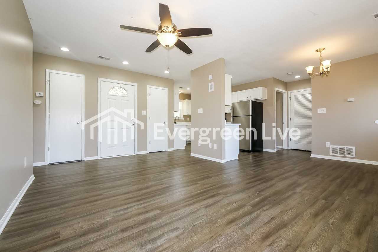 203 E Broadway St - Photo 4 of 15