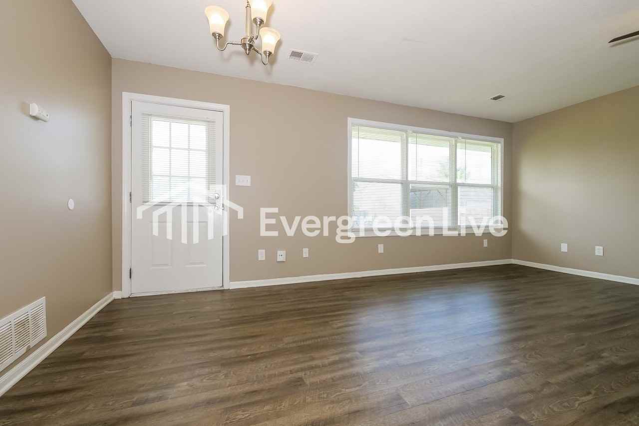 203 E Broadway St - Photo 5 of 15