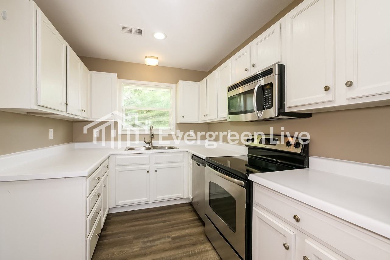 203 E Broadway St - Photo 6 of 15