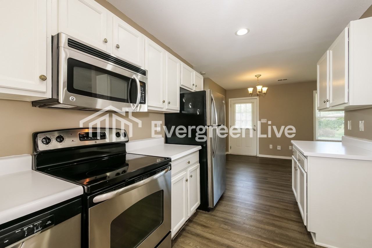 203 E Broadway St - Photo 7 of 15