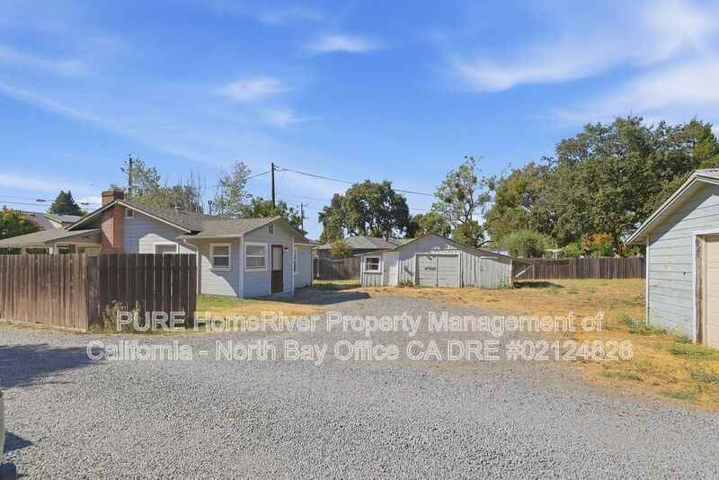 1230 Clover Dr - Photo 5 of 32