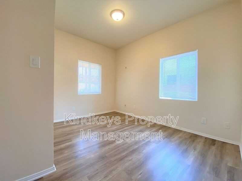 4674 Iowa St - Photo 4 of 13