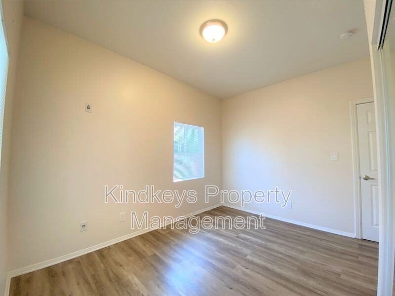 4674 Iowa St - Photo 5 of 13
