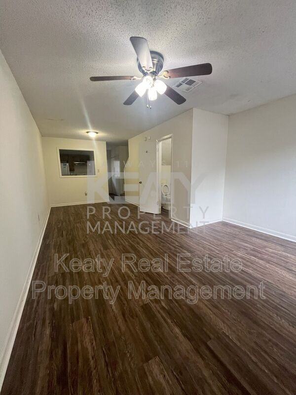 125 Country Ln - Photo 2 of 11