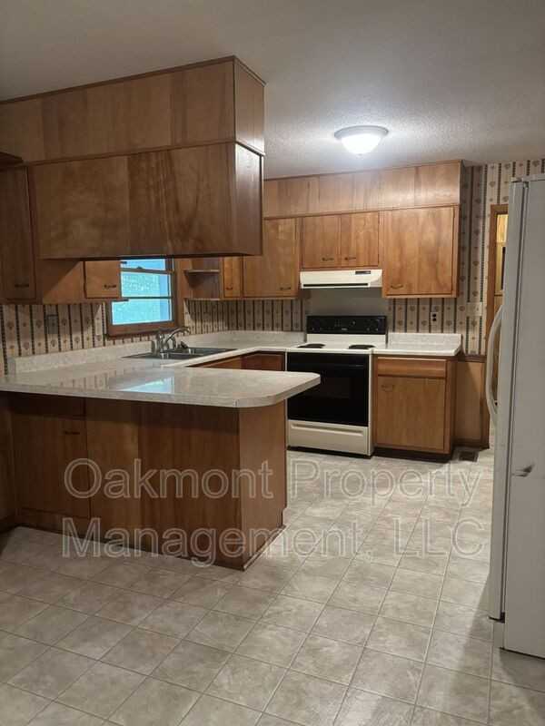 291 Channing Dr - Photo 3 of 15