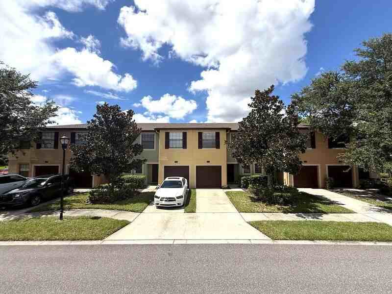 2516 Oleander Lakes Dr - Photo 3 of 50