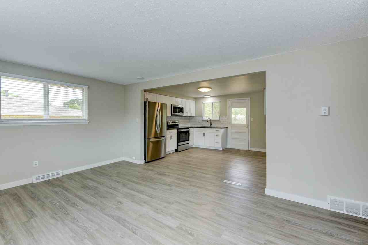 Two Bedroom/One Bathroom - Photo 5 of 16