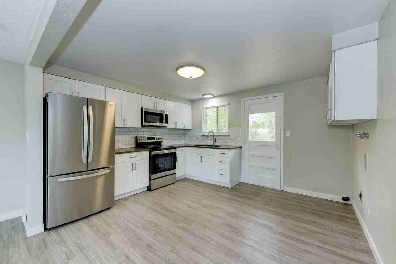 Two Bedroom/One Bathroom - Photo 7 of 16