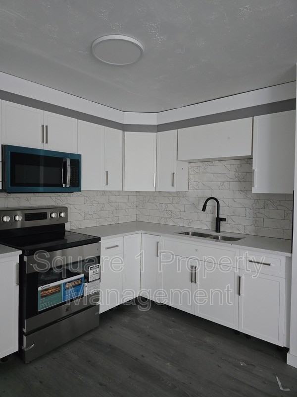 10710 127 St Nw - Photo 4 of 6