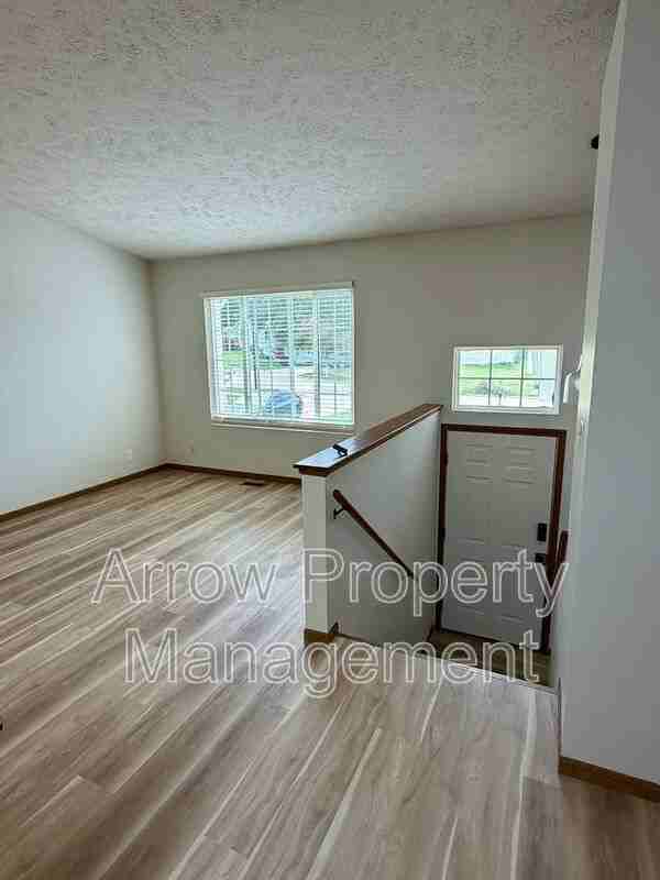 202 W Irving St - Photo 7 of 27