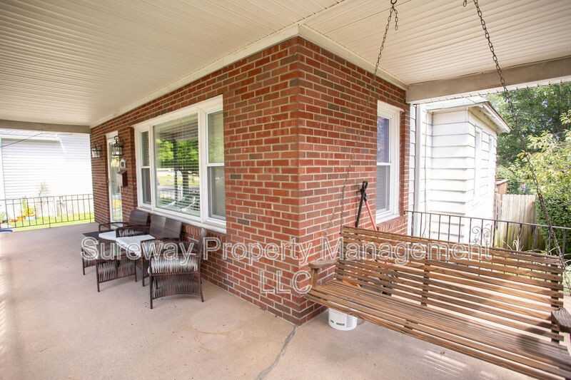 417 N Warwick Rd - Photo 2 of 32