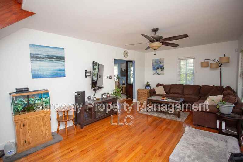 417 N Warwick Rd - Photo 3 of 32