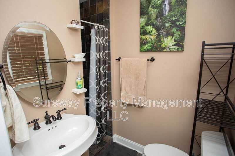 417 N Warwick Rd - Photo 7 of 32