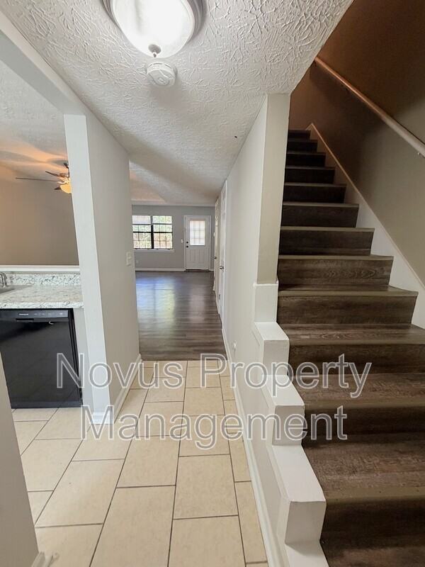 617 South St - Photo 3 of 16
