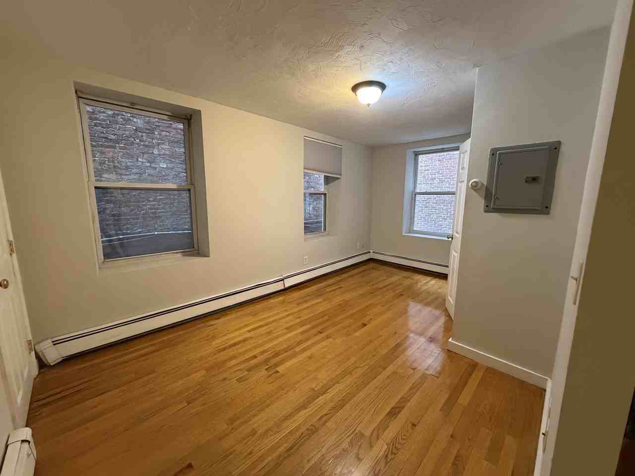 31 Fleet St #9 - Photo 3 of 30