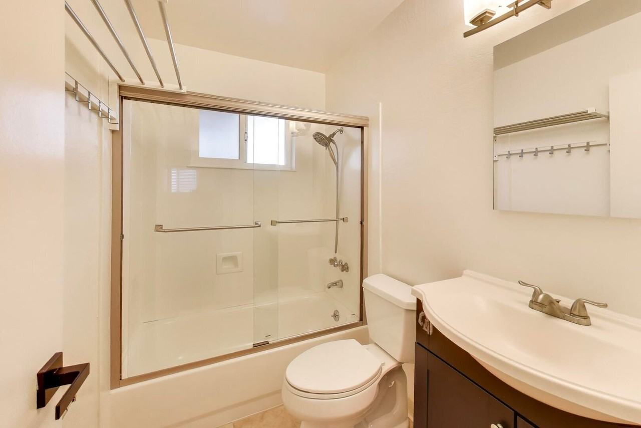 1701 Shoreline Drive - Photo 7 of 26