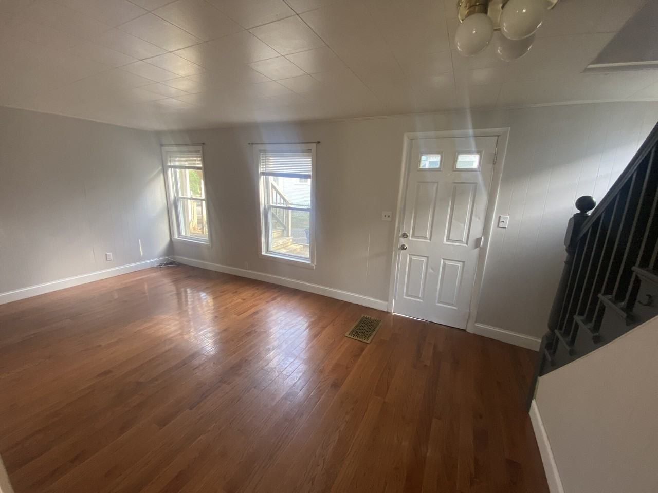 85 Glen St #4 - Photo 2 of 20