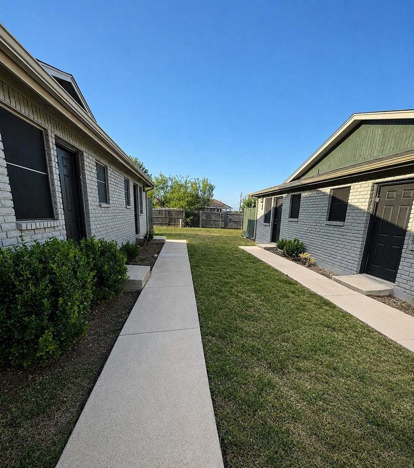 Canterbury Apartments - Photo 4 of 6